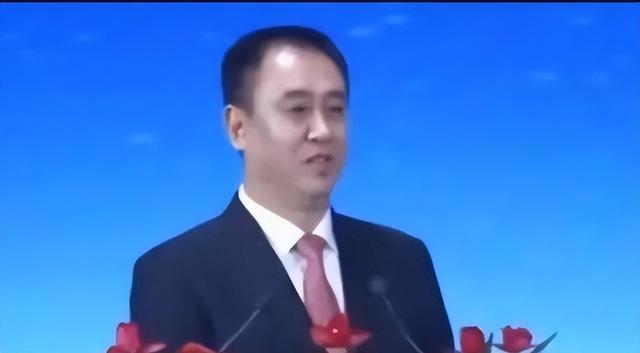 金年会体育法国队终于要登场了！比赛前夕法国球迷齐聚纽约时代广场